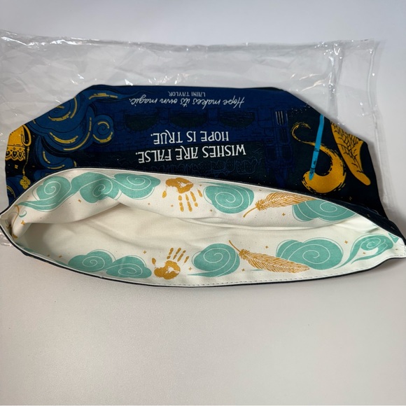 Illumicrate Laini Taylor Daughter of Smoke and Bone Book Organizer - Picture 3 of 3